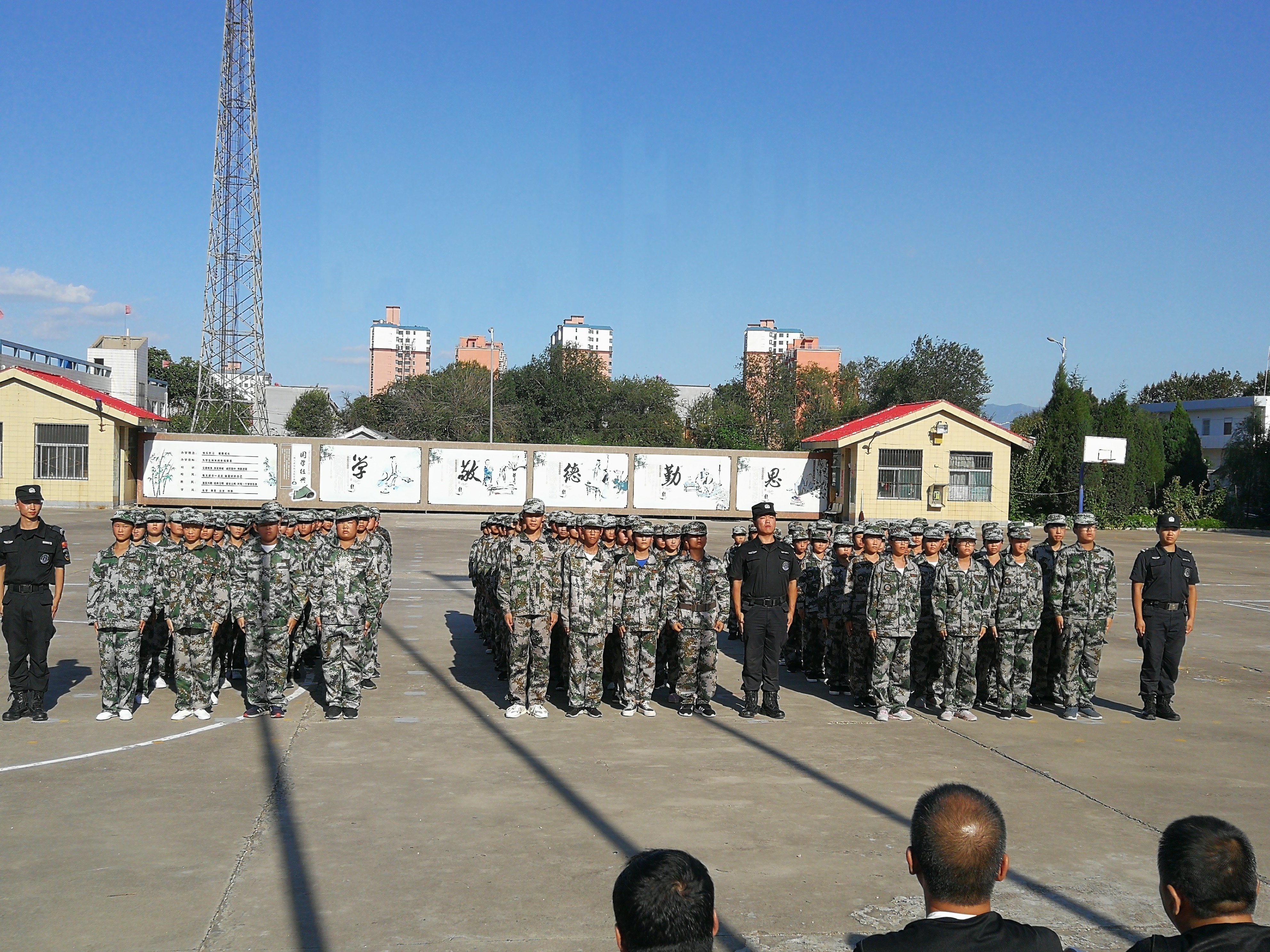 忻州十二中2018級新生軍訓結束以過硬的素質接受檢閱 - 山西省忻州市