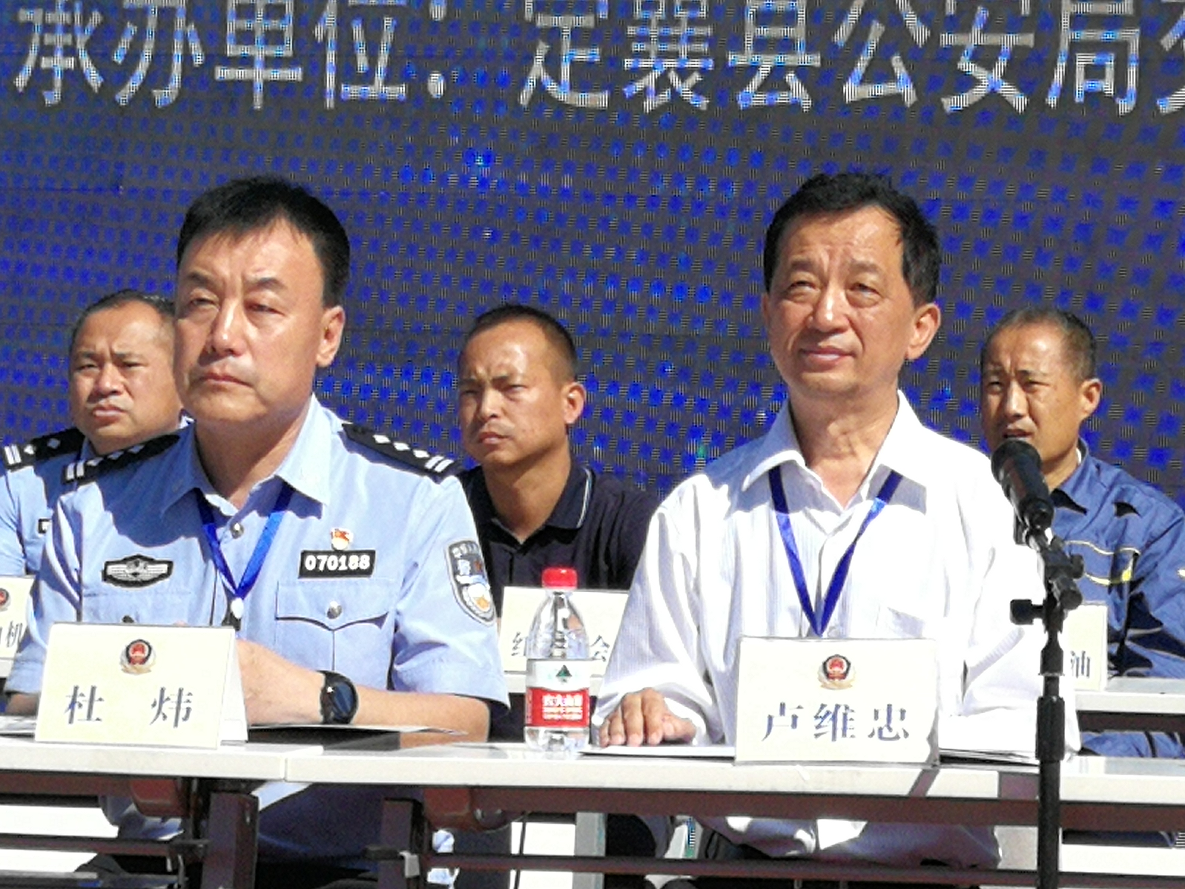 演练结束后,定襄县委常委,常务副县长卢维忠对此次演练进行总结发言