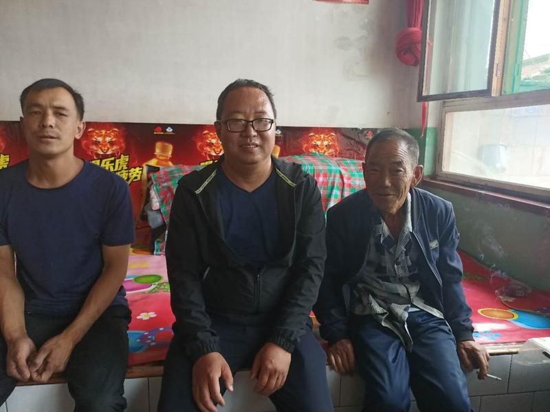 忻州第十二中学赴静乐县安子坪村开展结对帮扶主题党日活动