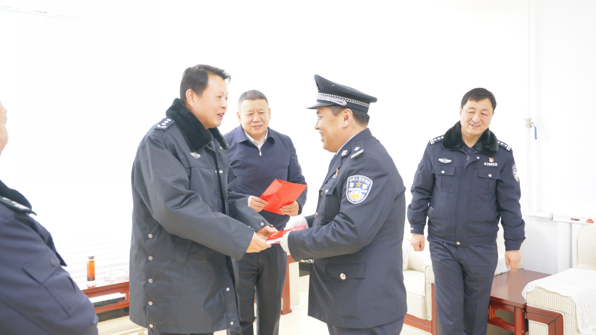 省公安厅党委副书记,常务副厅长汪凡同志,忻州市公安局局长杨梅喜同志