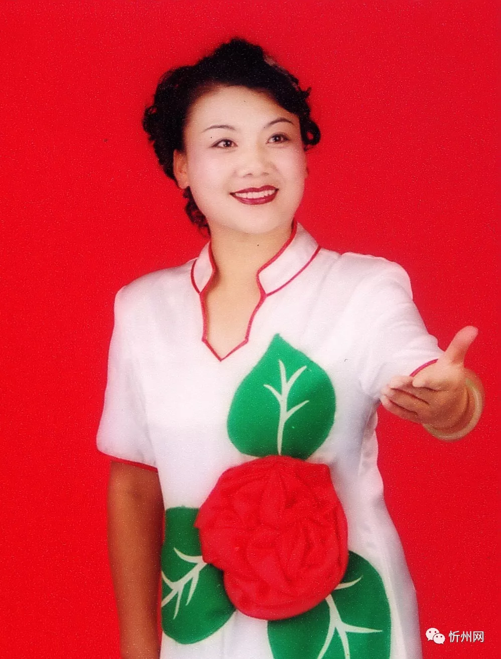 二人台非物质文化遗产传承人:梁美琴梁美琴,国家二级演员,山西省政府